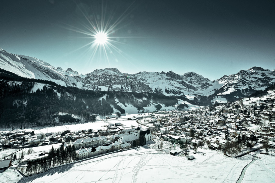 Traumhaft gelegen inmitten einer einmaligen Bergwelt besticht Engelberg durch Schweizer Tradition und internationales Flair.