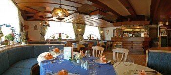 Restaurant mit Barbereich