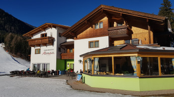 Die Moosalm am Hochstein ist für ihre Knödel bekannt.