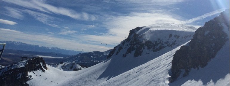 Blick von Chair 23 Richtung Osten über die zahlreichen Freeride Hänge an der Bergstation Top of the Sierra.
