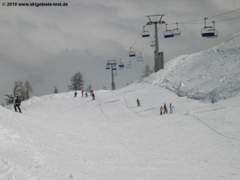 Rote Piste Nummer 6 (Pistenplan beachten)
