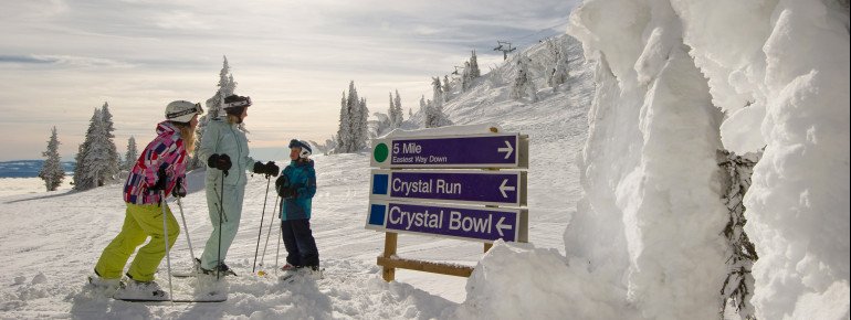Da die drei Berge in Sun Peaks jede Menge Spaß für jeden Skifahrer bedeuten, ist Sun Peaks der Ort für fantastische Skierlebnisse mit der gesamten Familie.